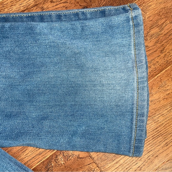 NWOT GUESS light washed knee distressed mid boot cut jeans sz 25 brand new cond - Picture 9 of 11